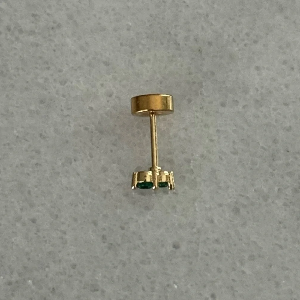 Gold Green Crystal Mini Micro Cartilage Earring 

Brand New - Picture 3 of 4